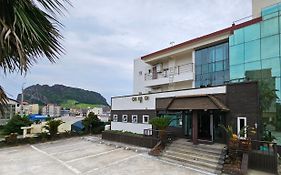 Seongsan Sunrise Pension